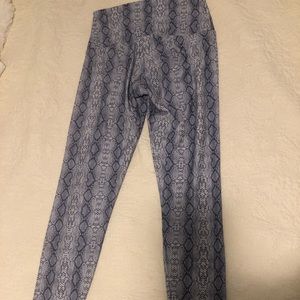 ONZIE yoga leggings, full length, EUC, snake print